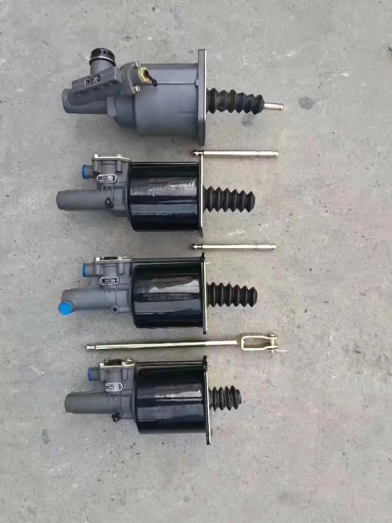 德龙离合器分泵与保险杠 重卡养护中的关键配件解析